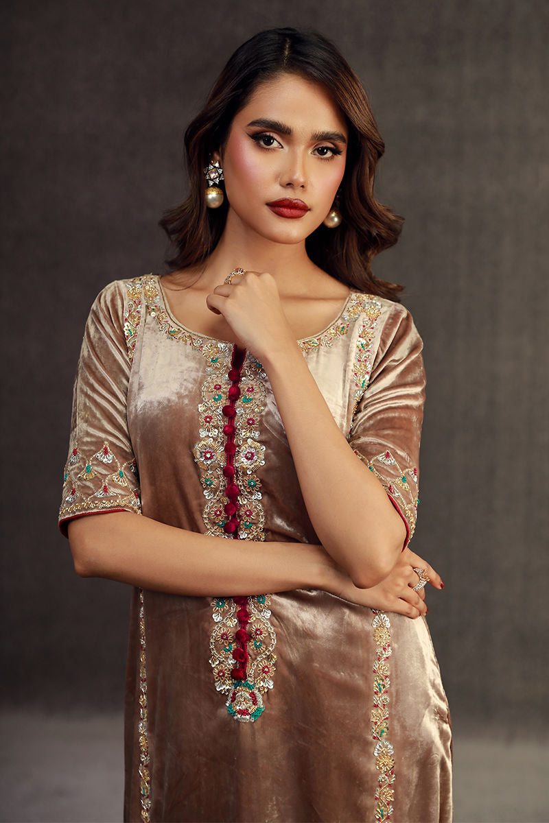 Fatima Khan | Anan Velvet Edit | Naira