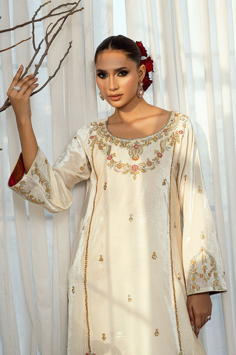 Fatima Khan | Warm Whisper Velvet 25 | Golden Grace