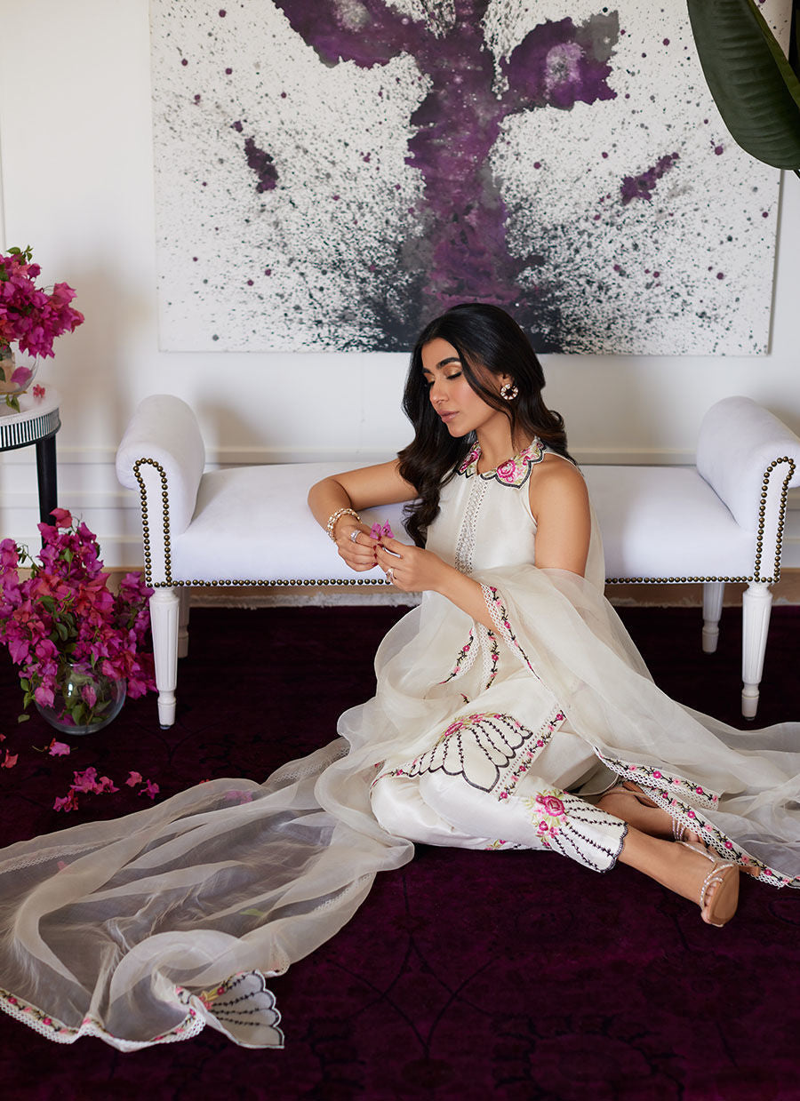 Farah Talib Aziz | Luna Eid Collection 24 | GENEVIVE PEARL WHITE