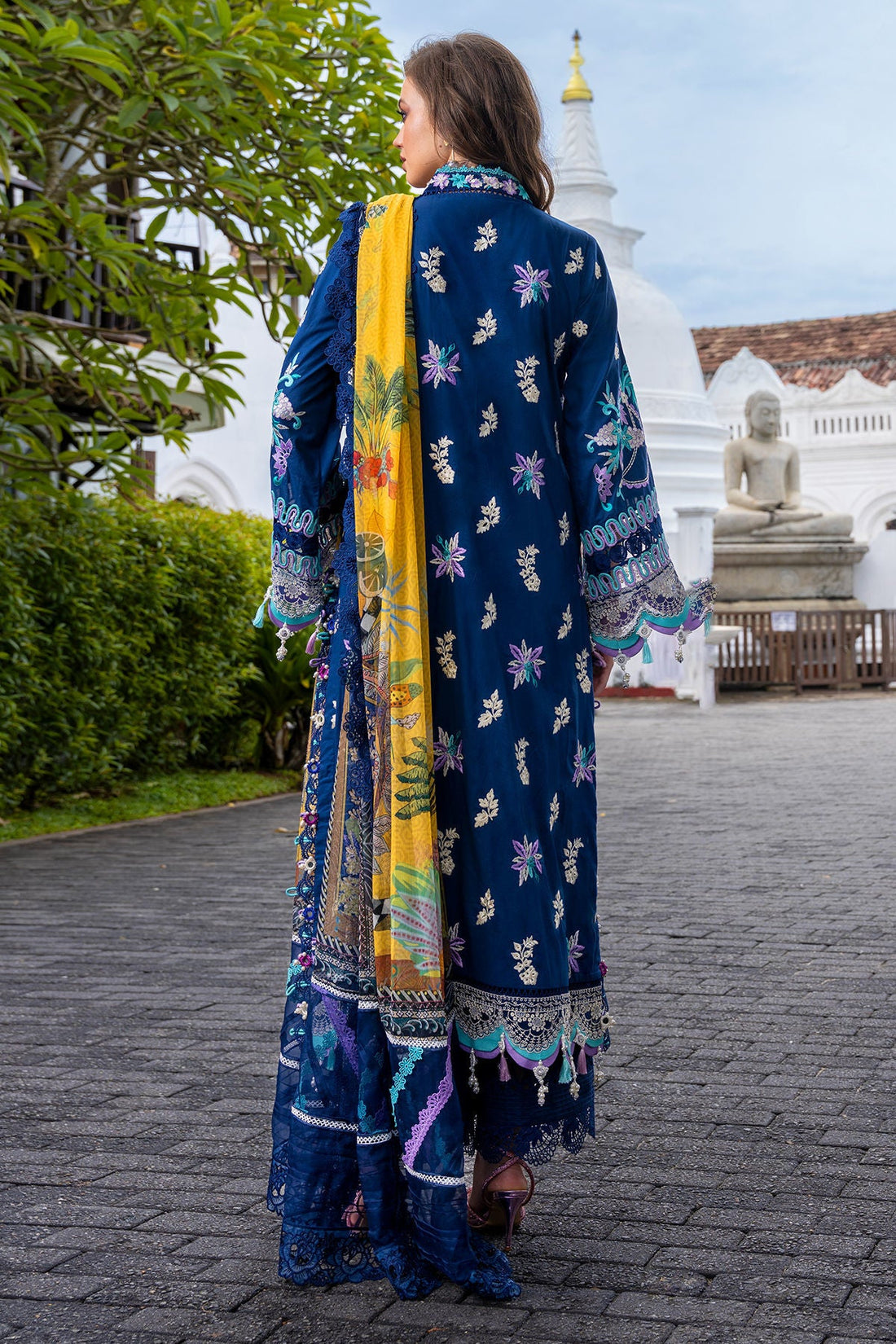 Annus Abrar | Neroli Luxury Lawn | Riba