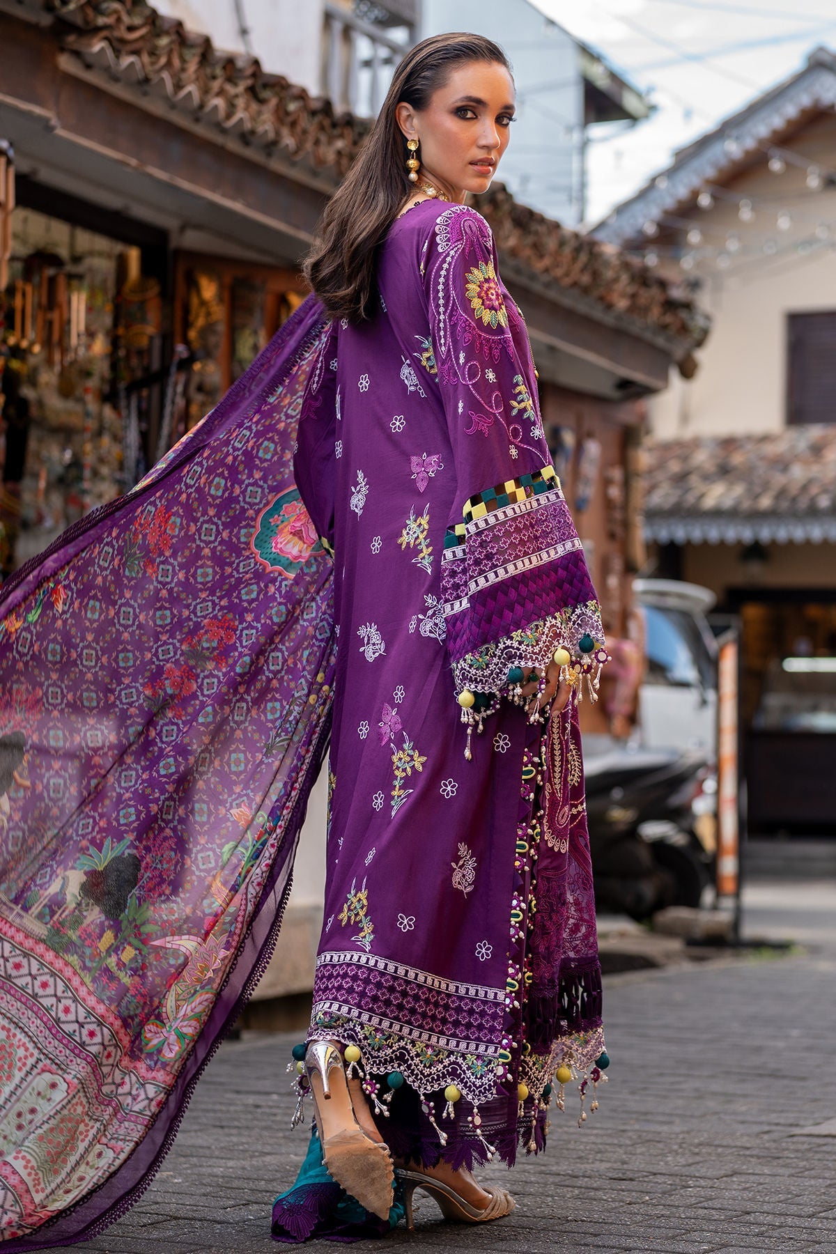 Annus Abrar | Neroli Luxury Lawn | Zoila