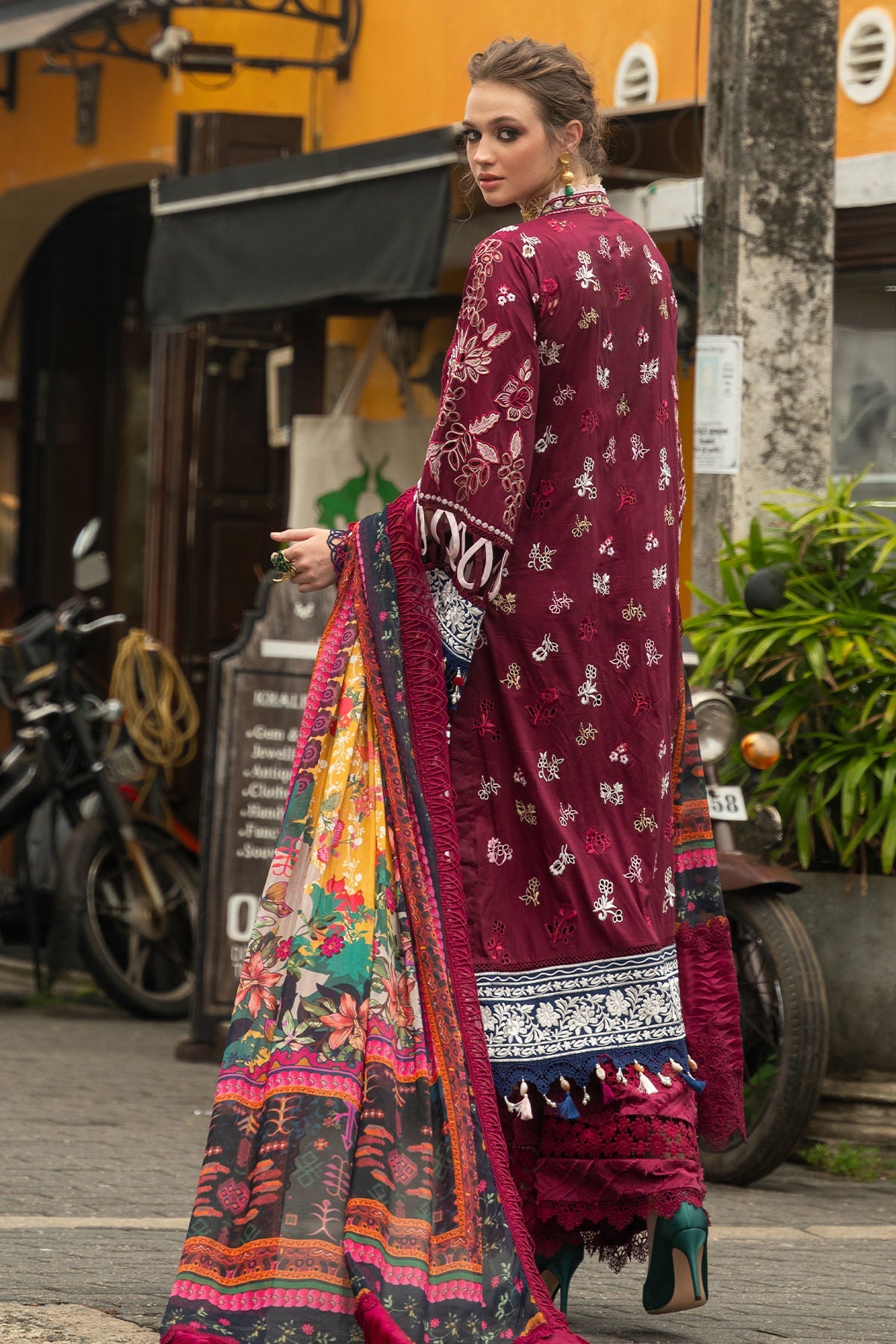 Annus Abrar | Neroli Luxury Lawn | Melia