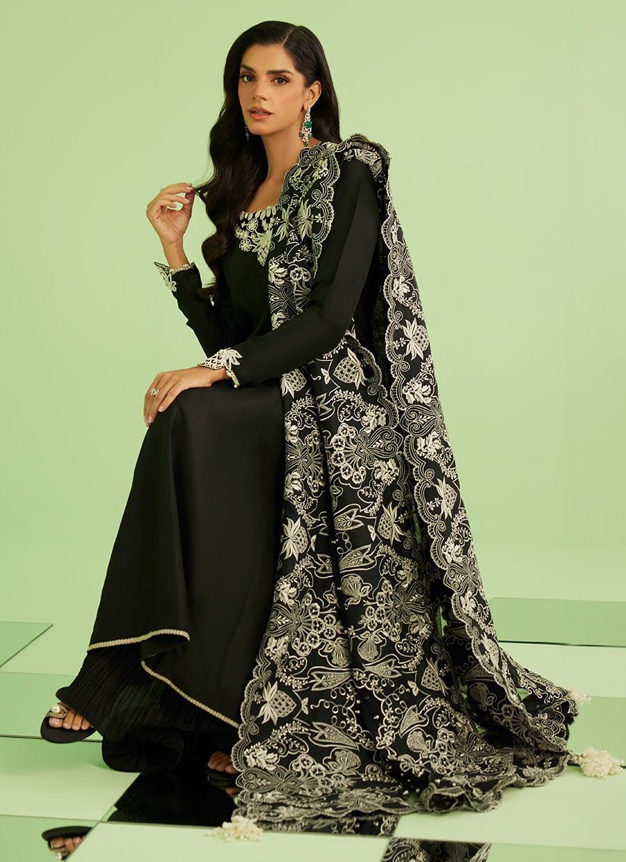 Farah Talib Aziz | Veya A Draped Capsule | Noir Élan Kalidaar