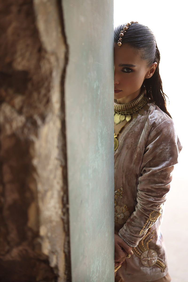 Wardha Saleem | Pure Velvet 25 | Nuha