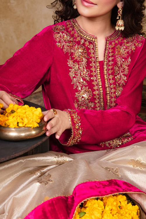 Maya | Raazi Velvet 24 | KASTURI