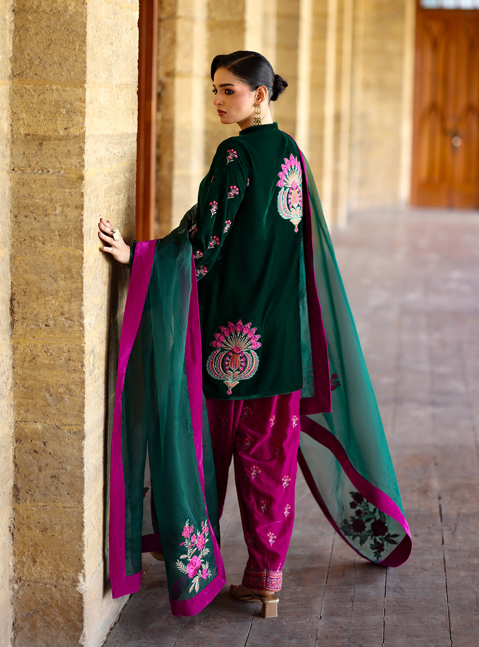 Zainab Chottani | Velura Velvet Edit 25 | Niya Farshi