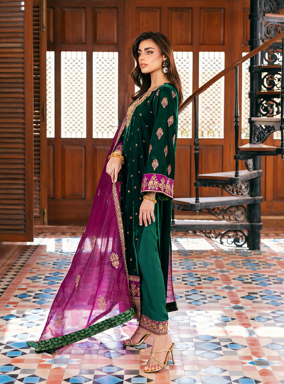 Zainab Chottani | Velvet 25 | Esha