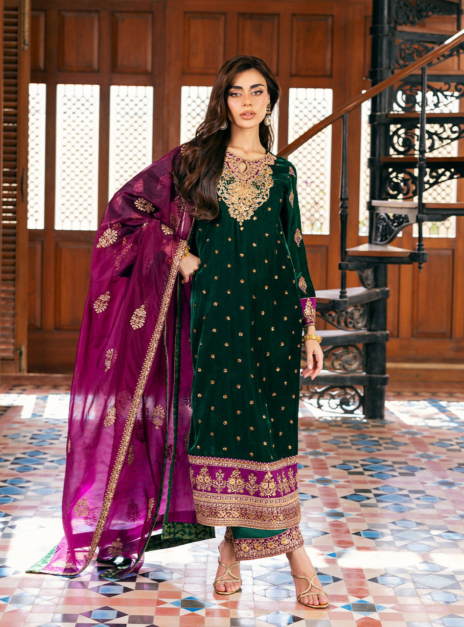 Zainab Chottani | Velvet 25 | Esha