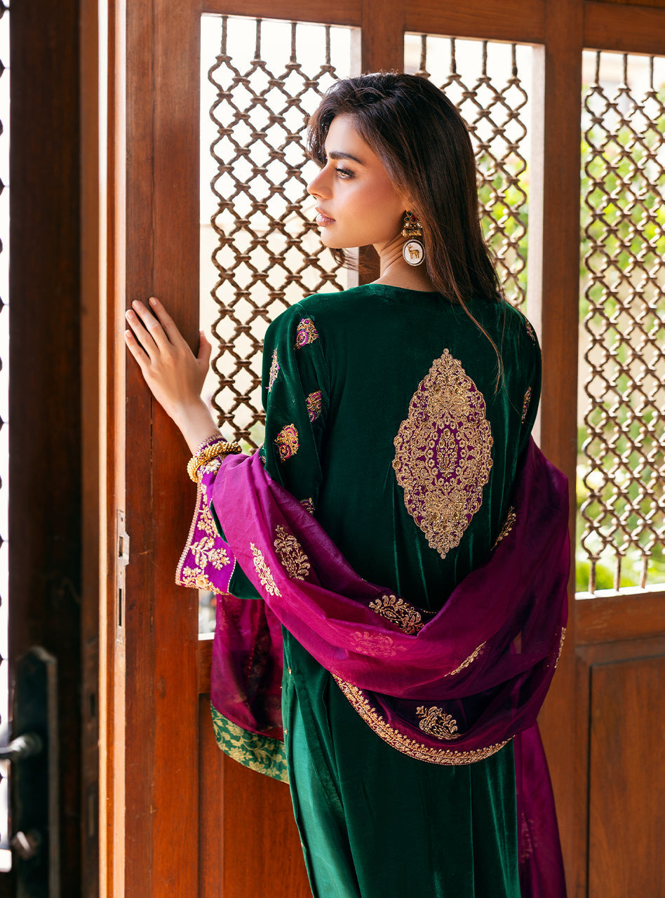 Zainab Chottani | Velvet 25 | Esha