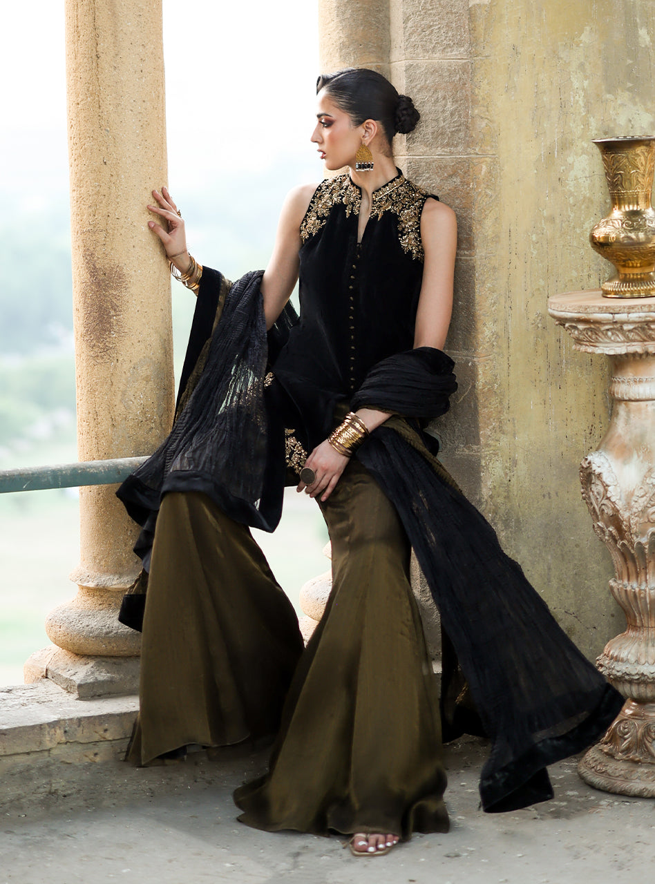Zainab Chottani | Velura Velvet Edit 25 | Mihr Gold