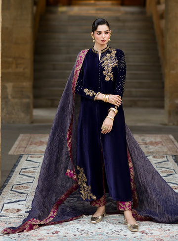 Zainab Chottani | Velura Velvet Edit 25 | Celine Gold