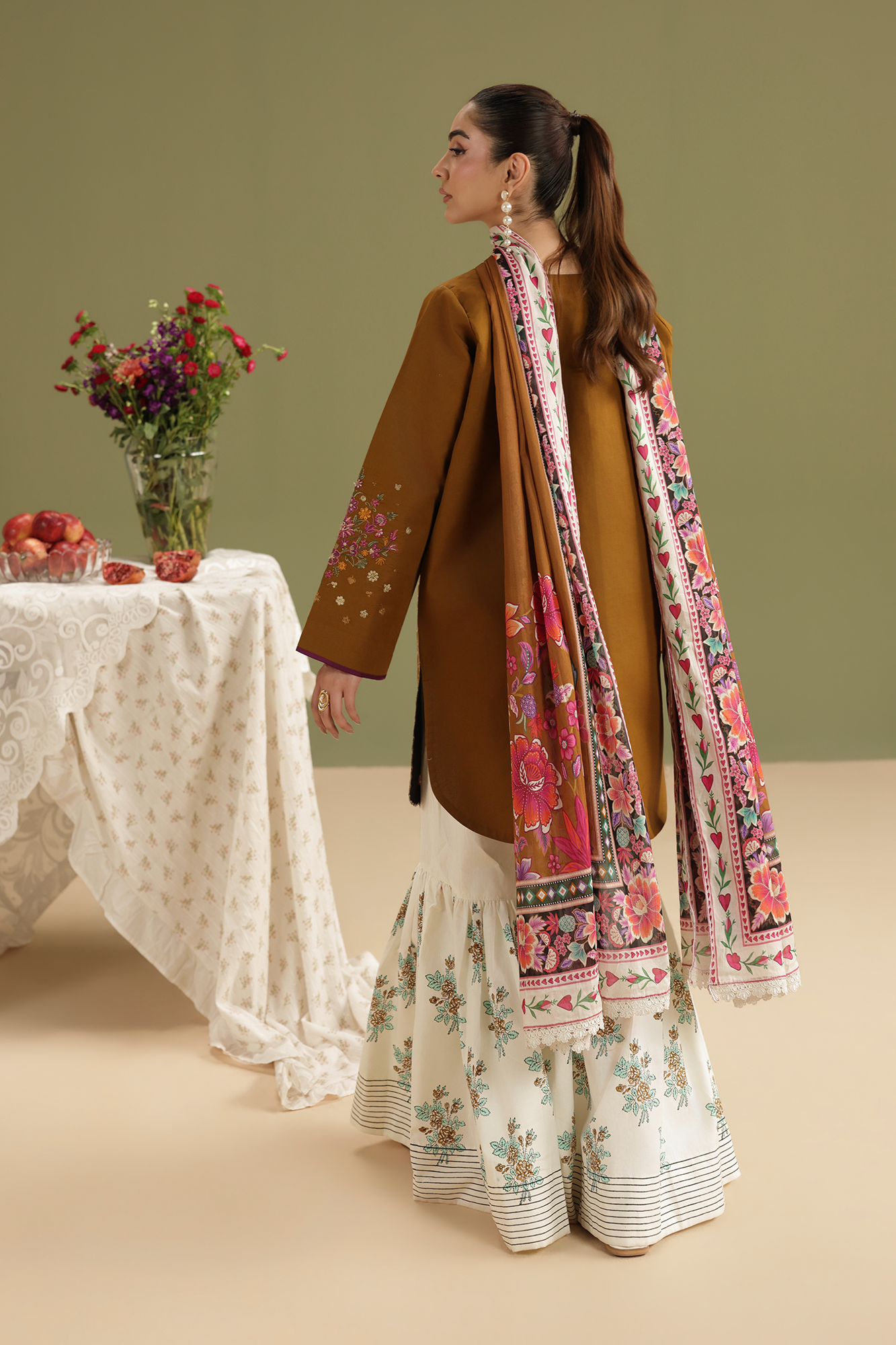 Rajbari | Jahaan Lawn | JAHAAN | 01