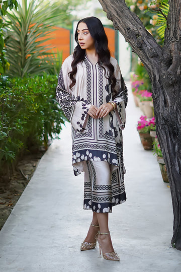 Erum Khan | Nue 25 | Royal Mirage