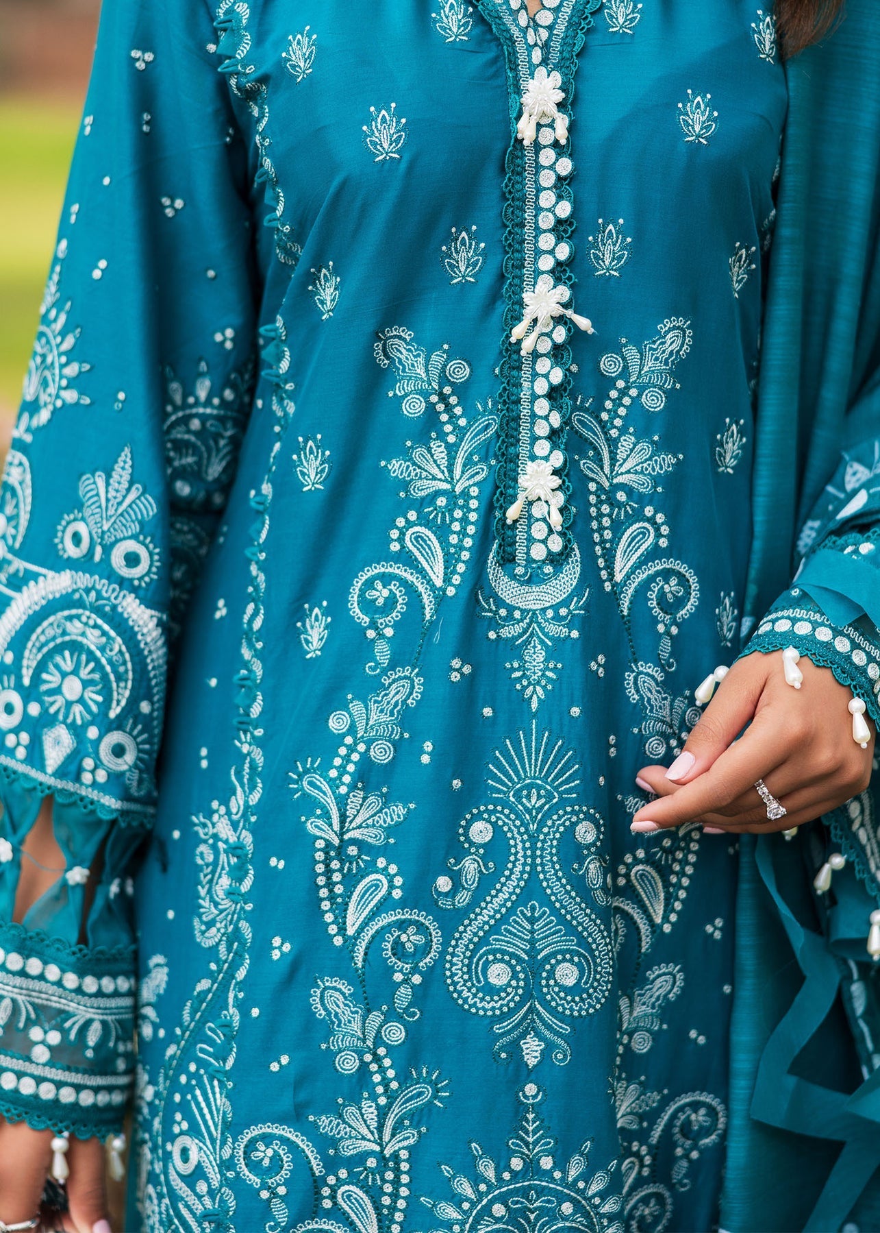 Paras by Pasha | Bloom and Beyond | Sapphire Bloom