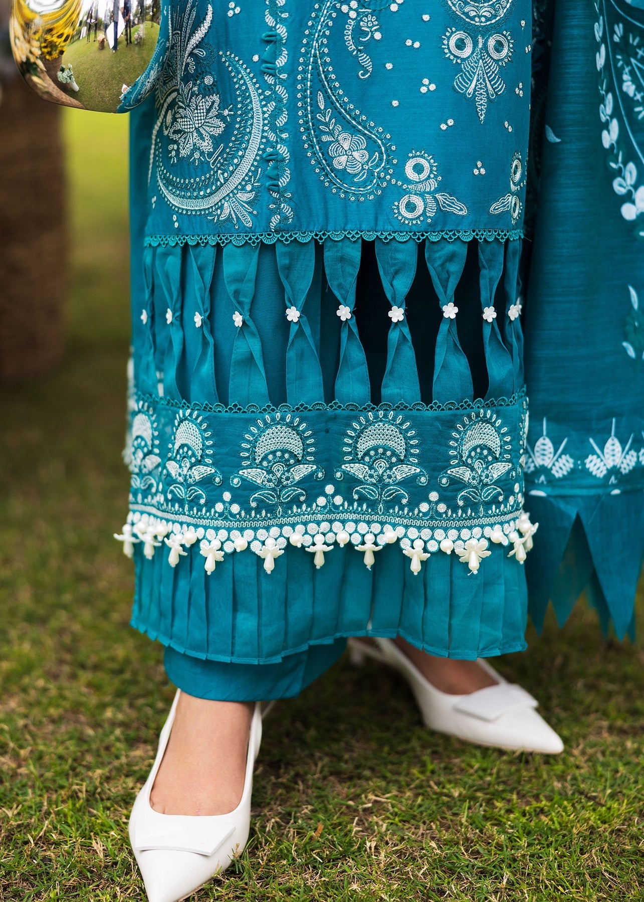Paras by Pasha | Bloom and Beyond | Sapphire Bloom