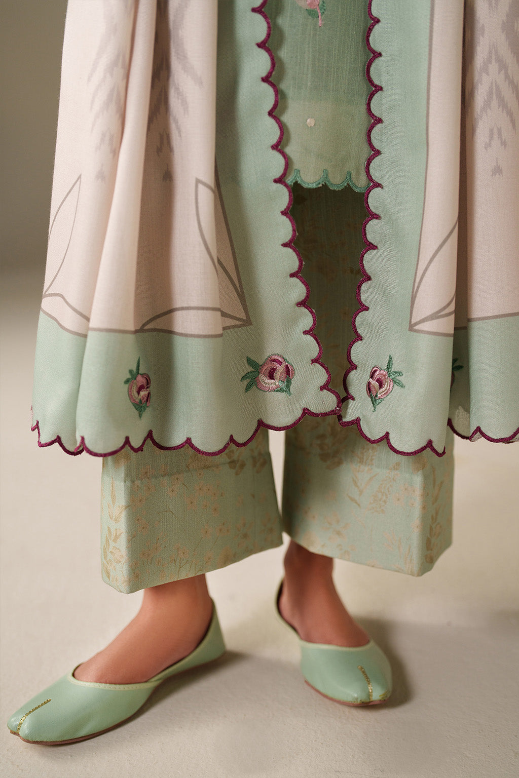Iznik | Winter Chapter 25 | UE-563 Printed Khaddar