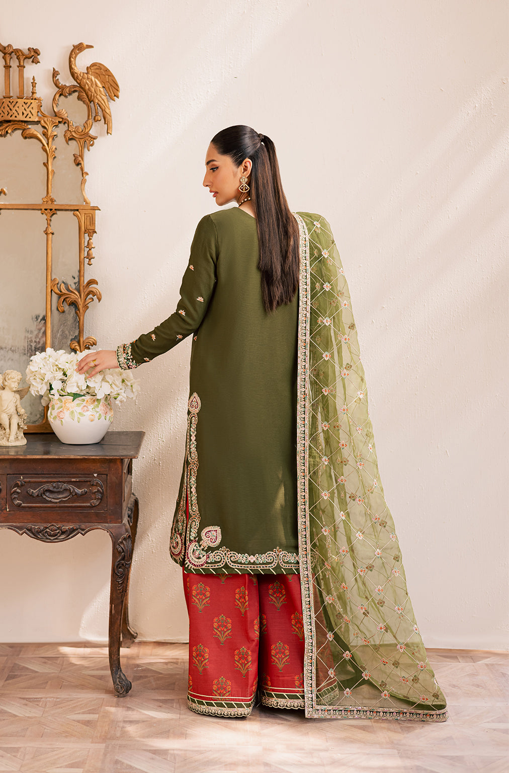 Emaan Adeel I Suave Luxury Formals I ORAYA