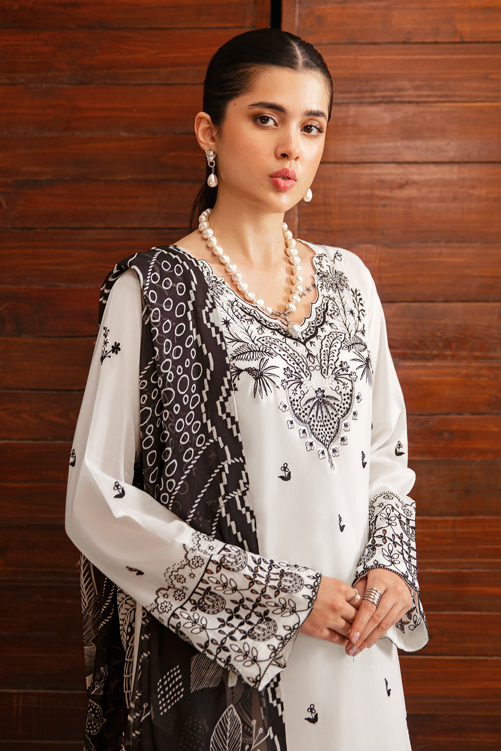 Afsanah | Essentials Lawn | DIVINE DREAM A-04