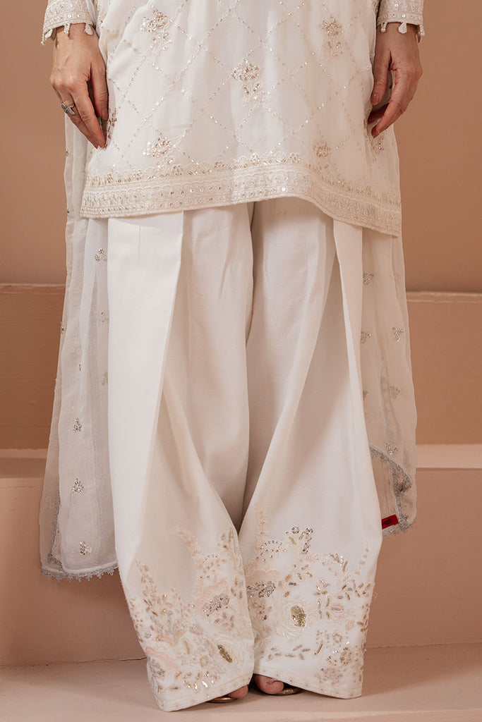Cross Stitch | Luxe Atelier 25 | ANTIQUE WHITE