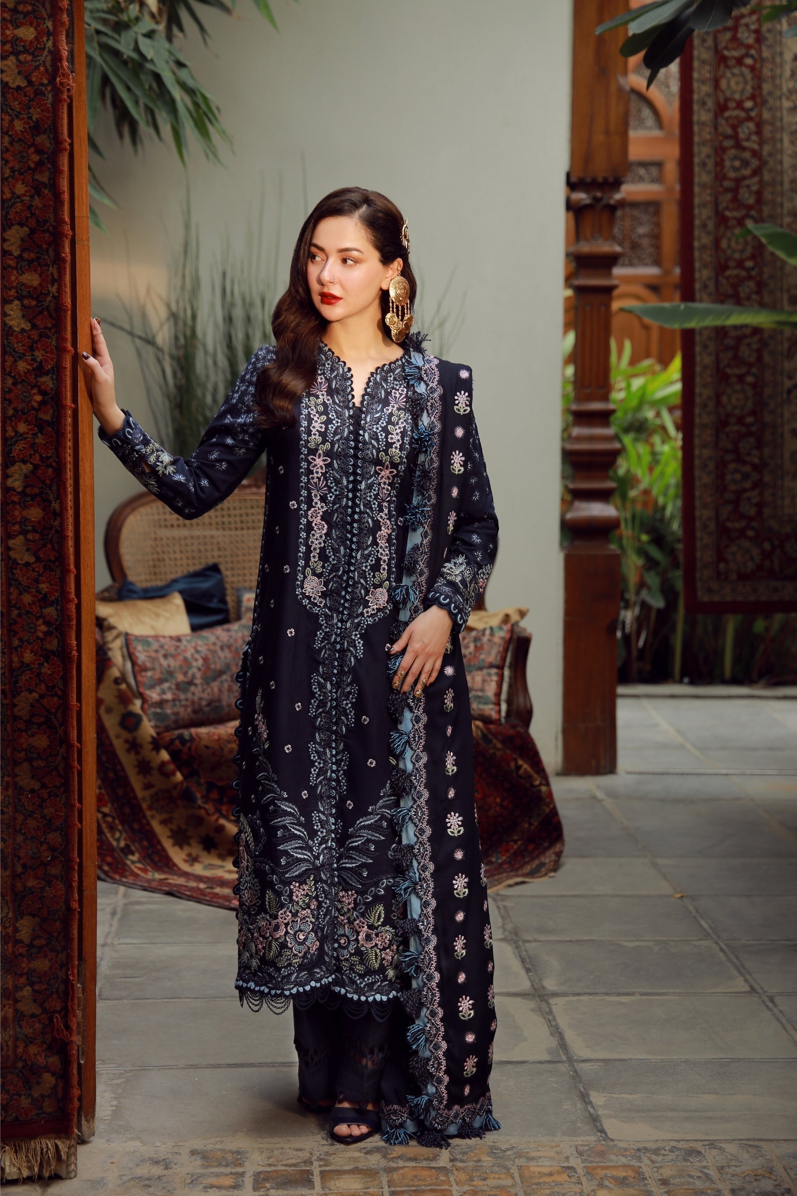 Maryam Hussain | Winter Shawl 25 | Roohi