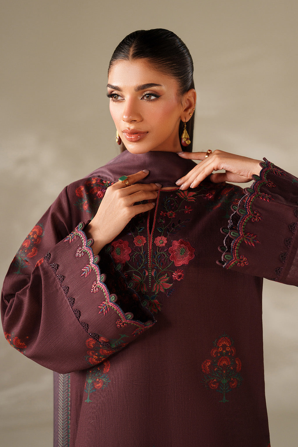 Iznik | Winter Chapter 25 | UE-562 Printed Khaddar