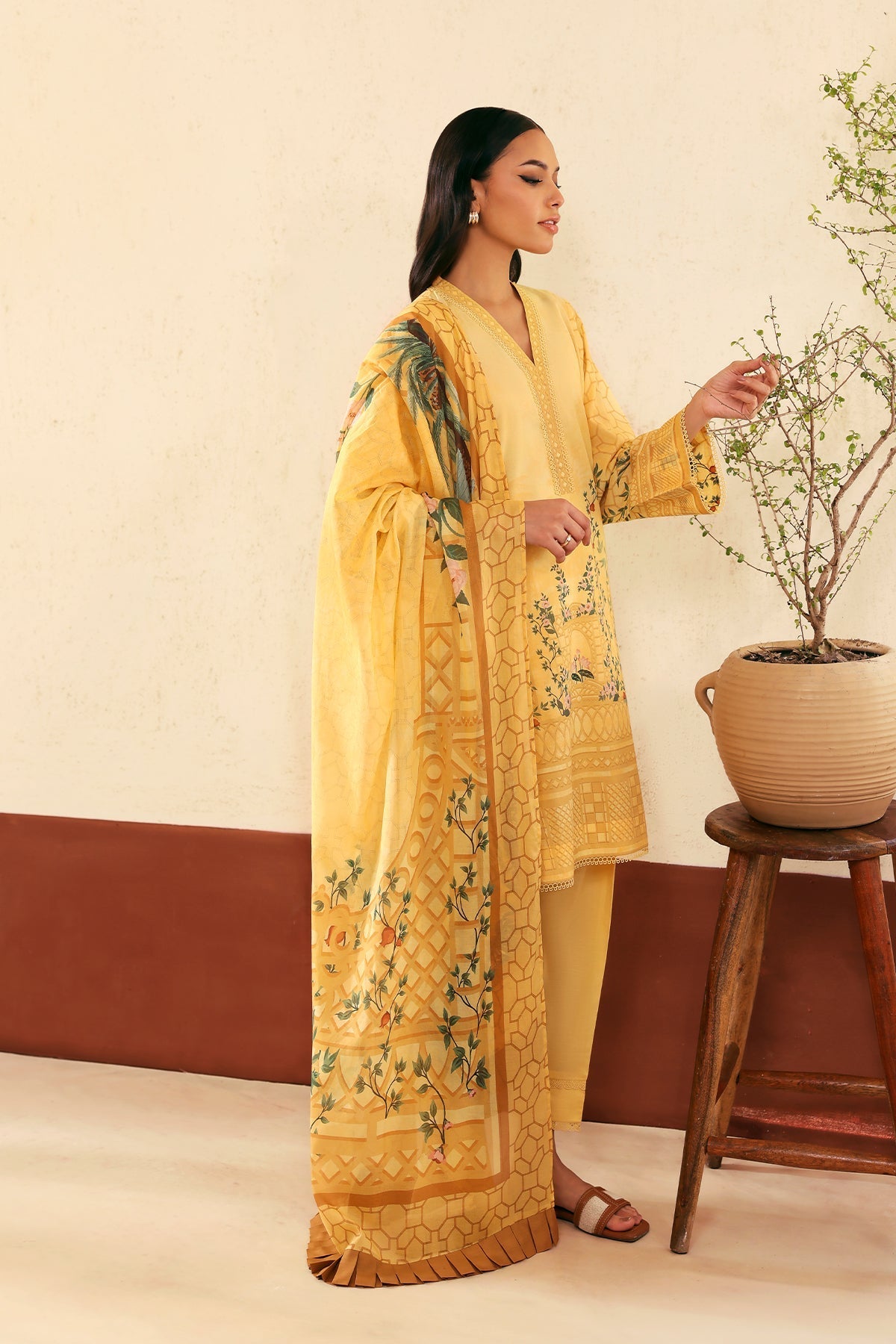 Sahar | Selene 25 | Golden Trellis