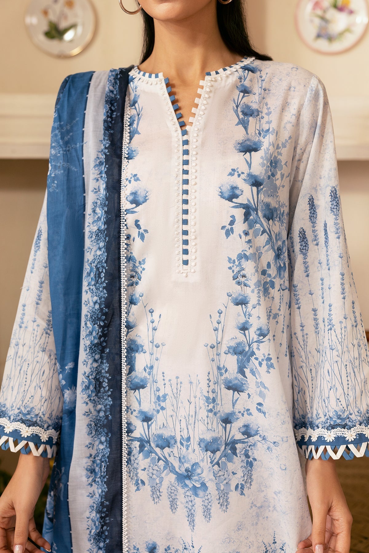 Sahar | Selene 25 | Sapphire Petal