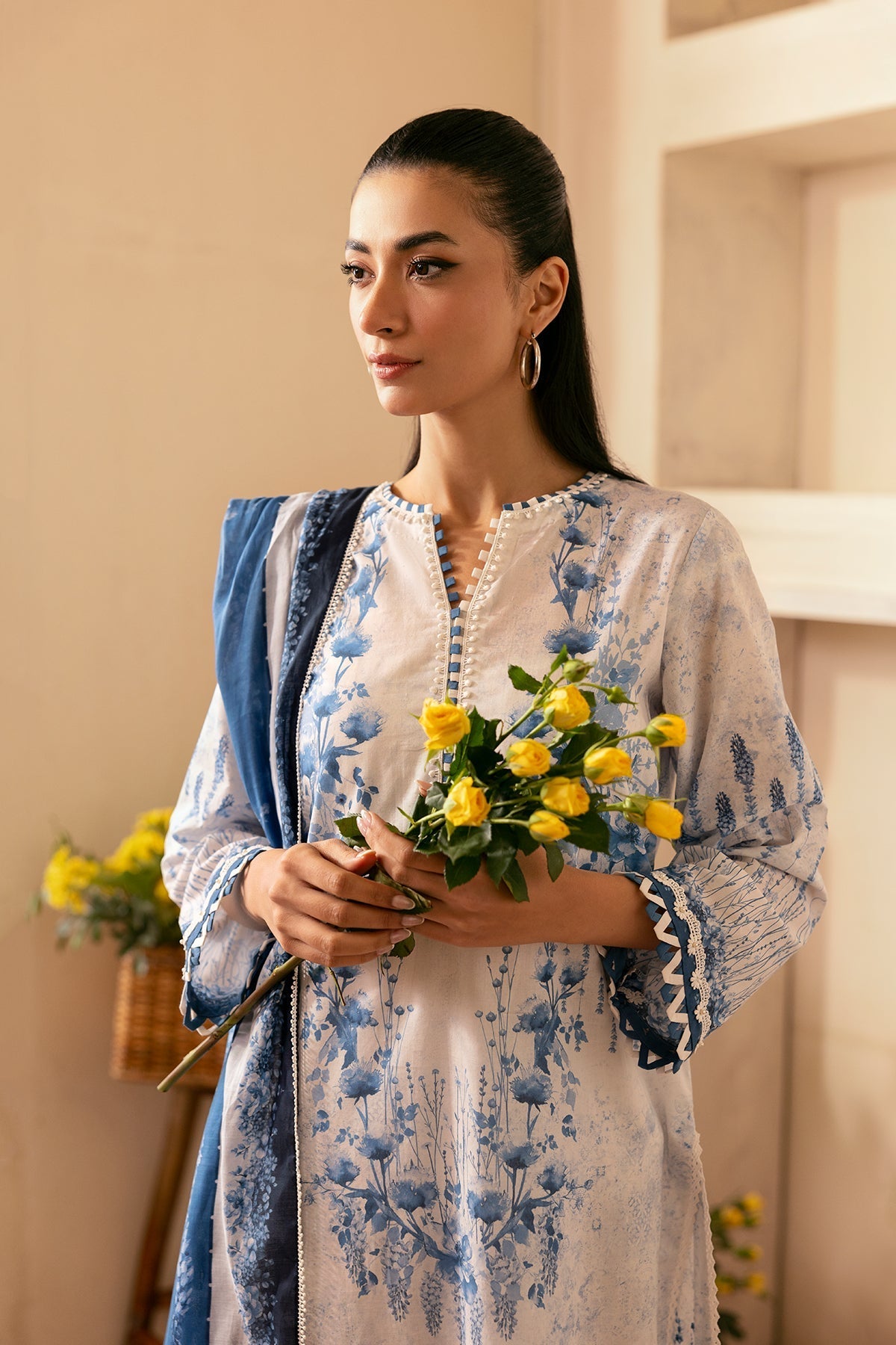 Sahar | Selene 25 | Sapphire Petal