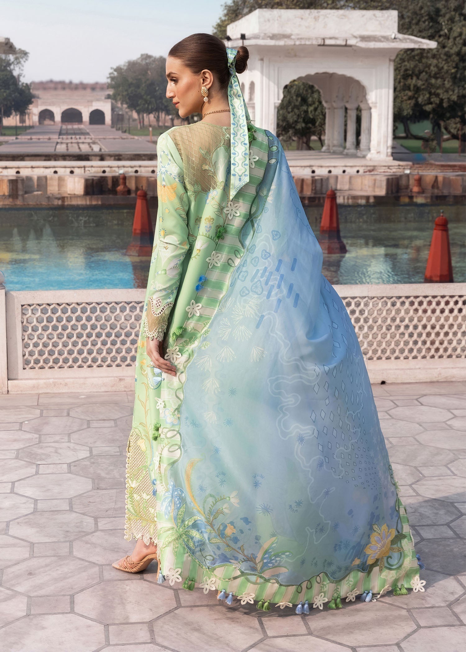 Crimson | flow lawn 26 | OUT OF MANY HEARTS-D6B