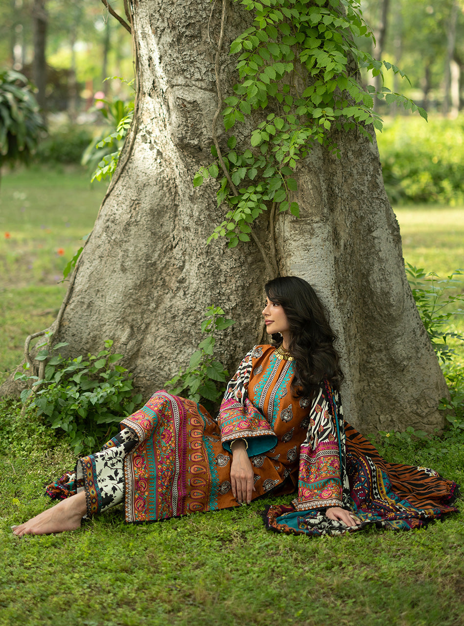 Zainab Chottani | Luxe Lawn 26 | Erin - 11