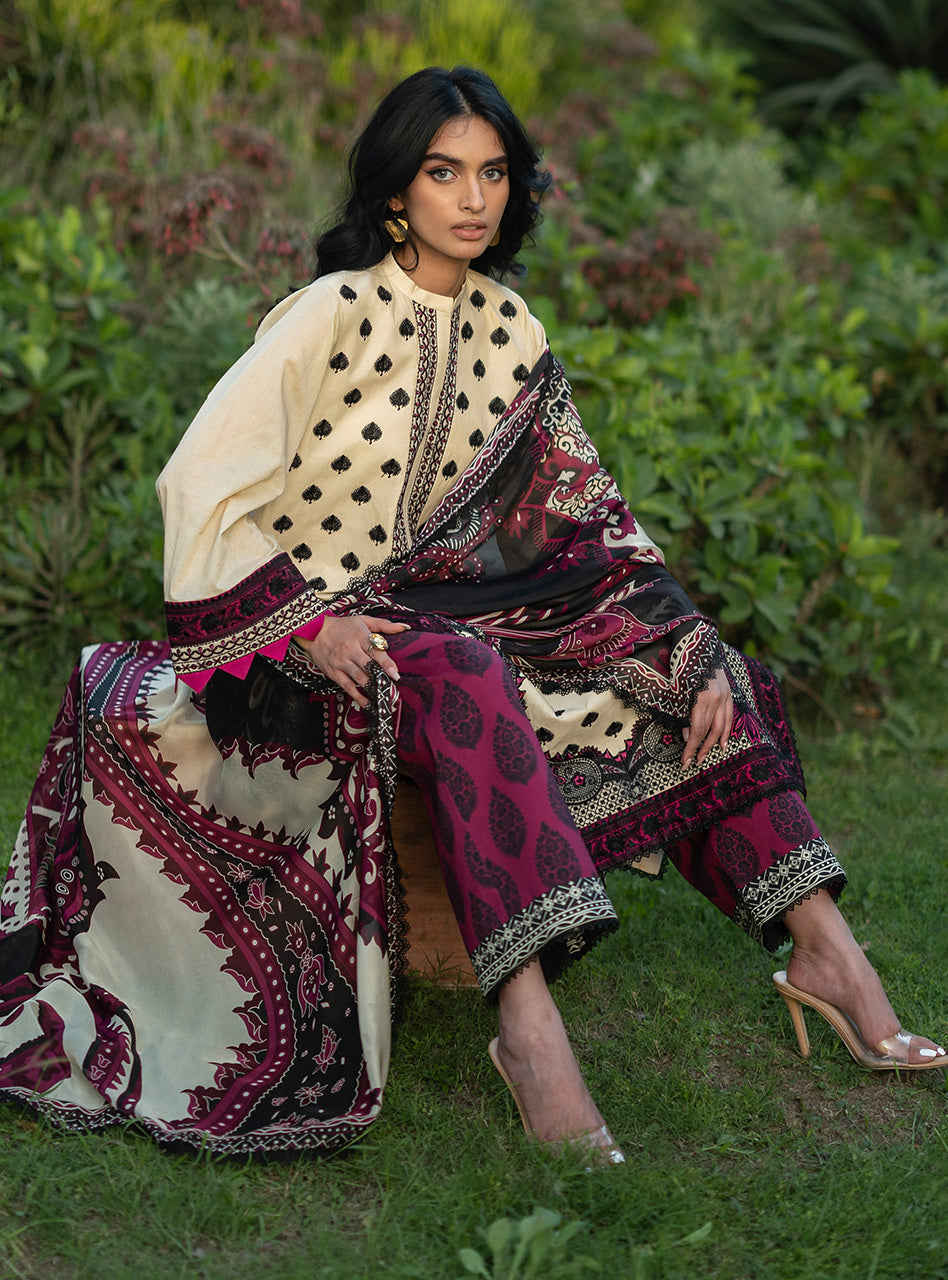 Zainab Chottani | Luxe Lawn 26 | Nour - 09