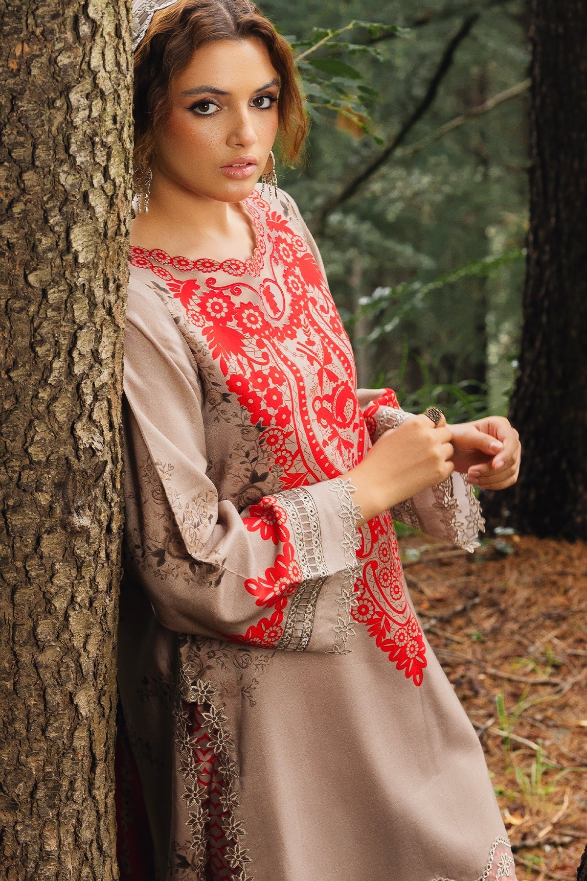Charizma | Aniiq Embroidered Collection | STAPLE SHAWL ANW4-04