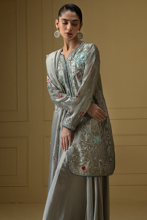 Sana Abbas | Suvi Wedding Formals | MIREA
