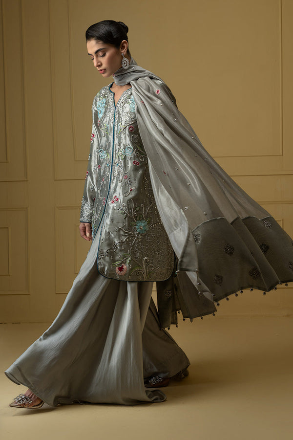 Sana Abbas | Suvi Wedding Formals | MIREA