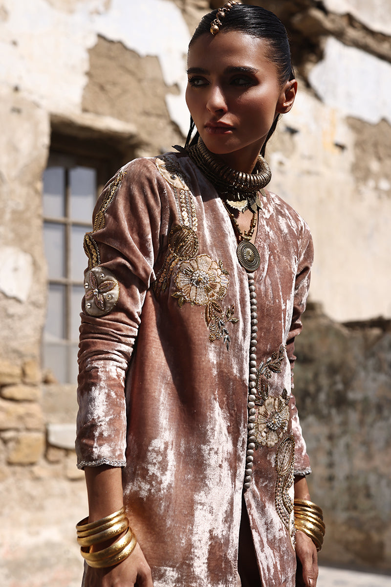 Wardha Saleem | Pure Velvet 25 | Nuha