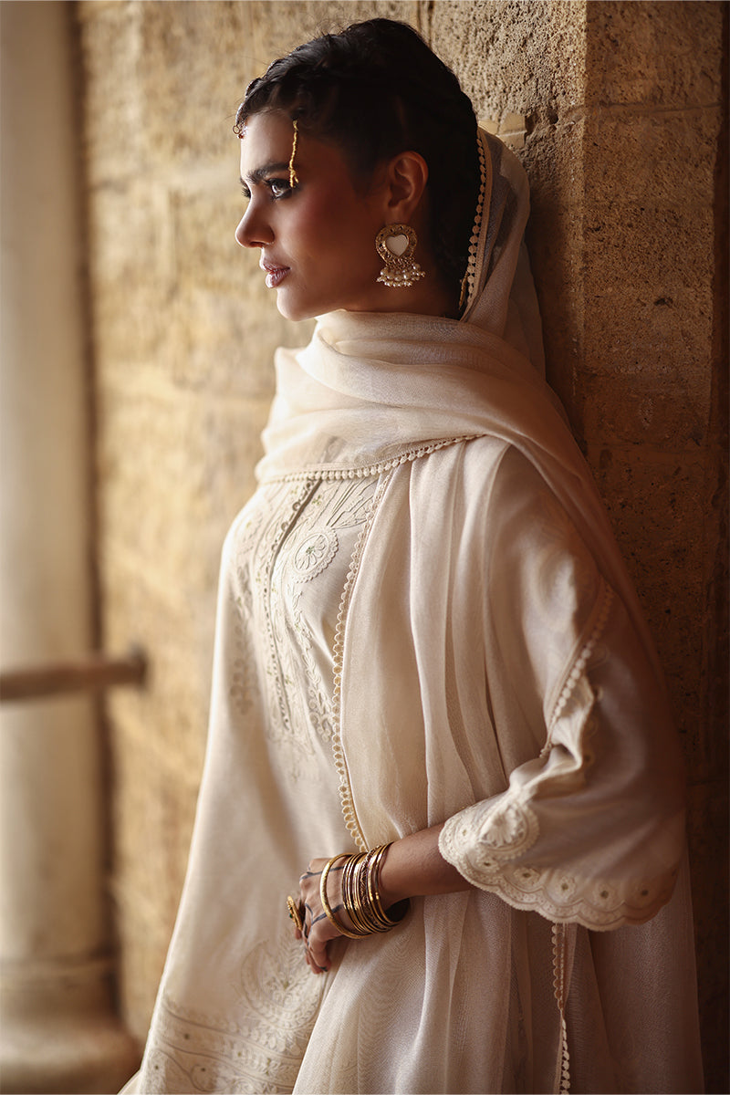 Wardha Saleem | Aari Collection 26 | Motia