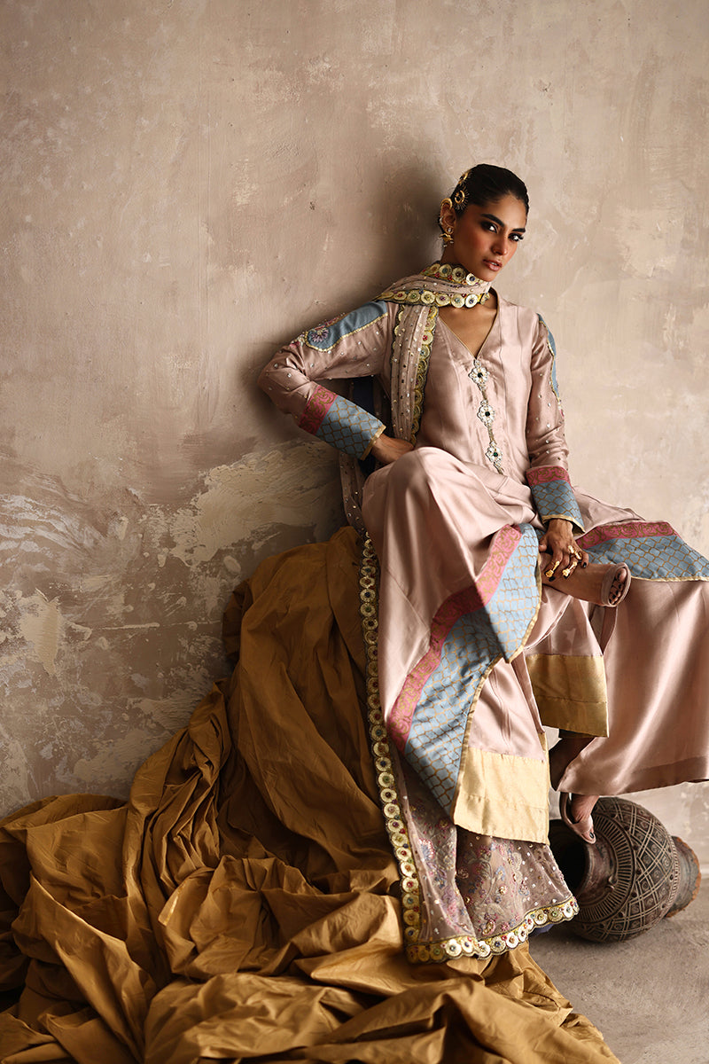 Wardha Saleem | Layla Formals 25 | Gulbagh