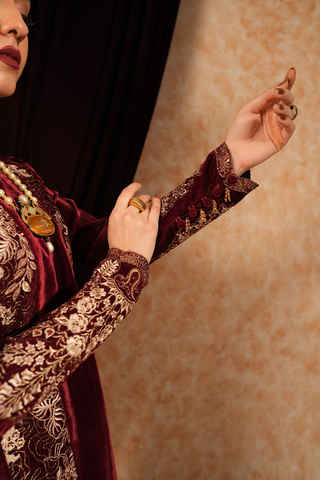 Fozia Khalid | Velvet Deck | Duchess