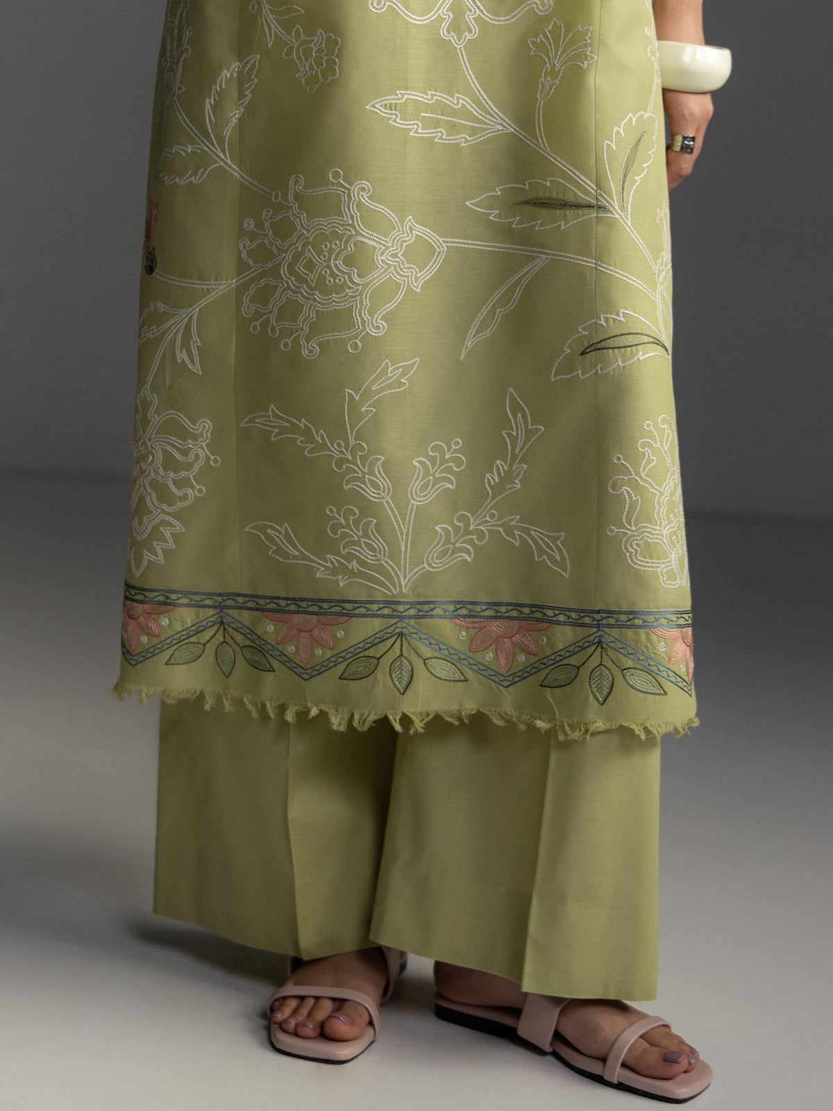 Zara Shahjahan | Coco Lawn 26 | Isla-4B