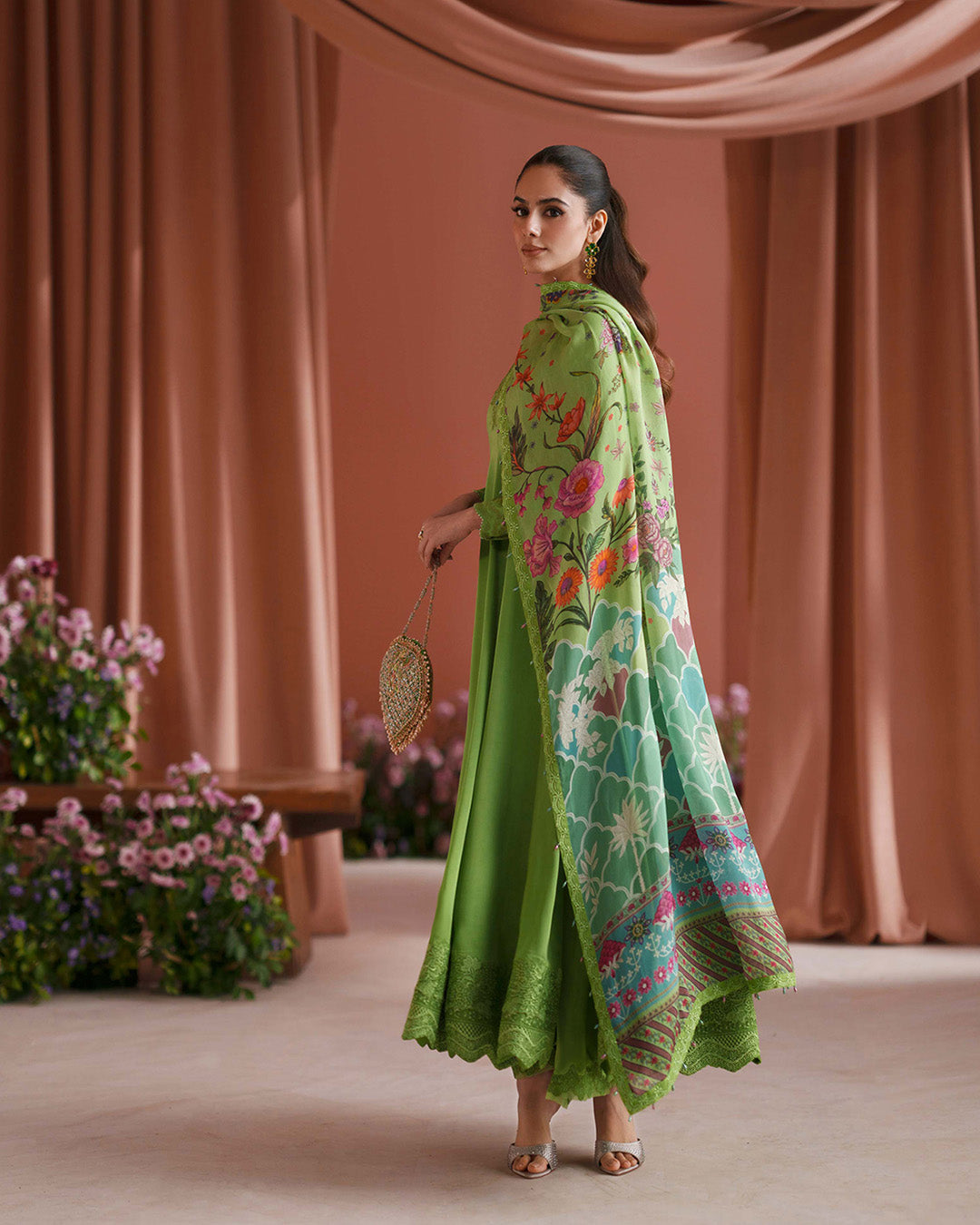 Faiza Saqlain | Roim Pret | Gomana