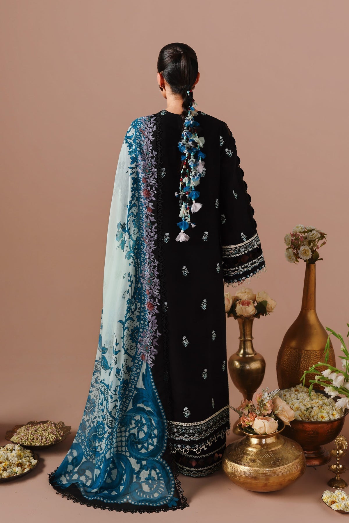 Akbar Aslam | Elan Luxury Lawn 26 | Armina
