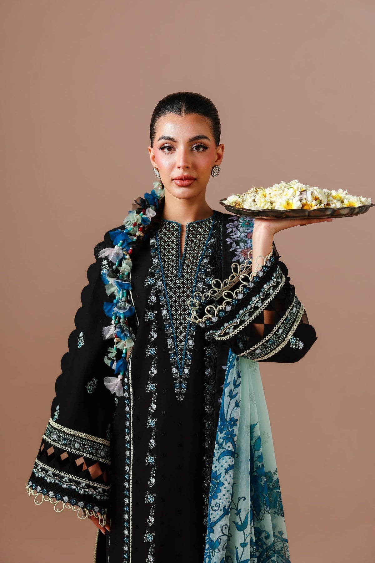 Akbar Aslam | Elan Luxury Lawn 26 | Armina