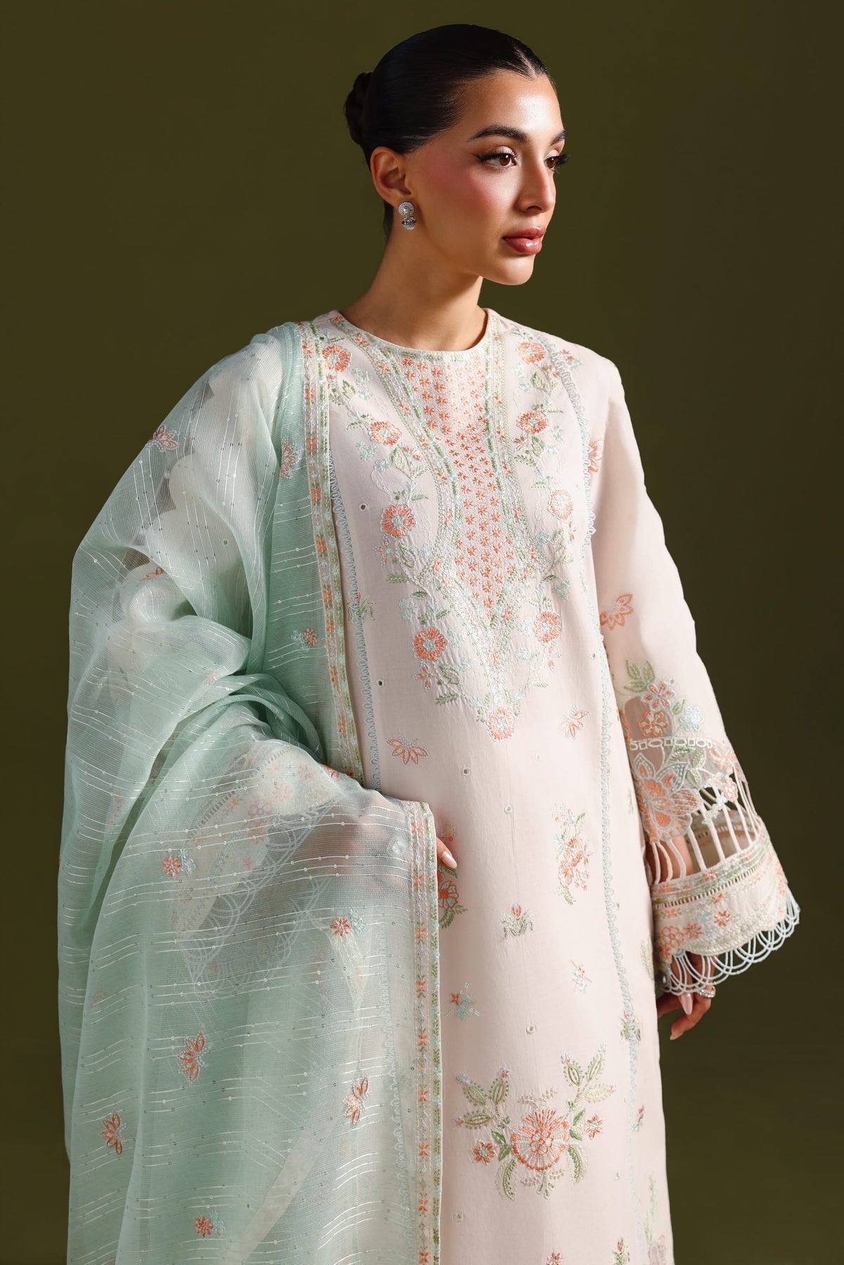 Akbar Aslam | Elan Luxury Lawn 26 | Naazi