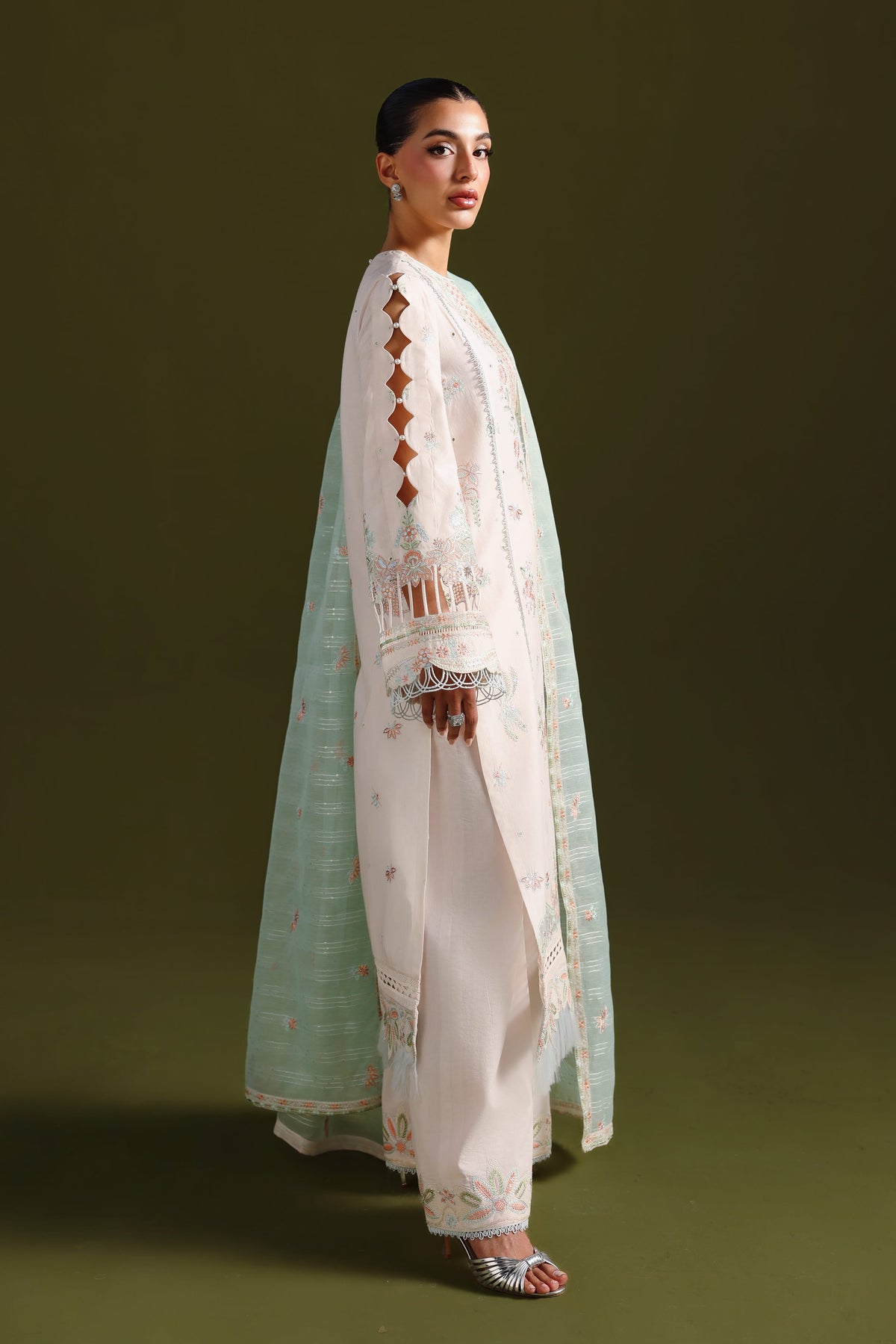 Akbar Aslam | Elan Luxury Lawn 26 | Naazi