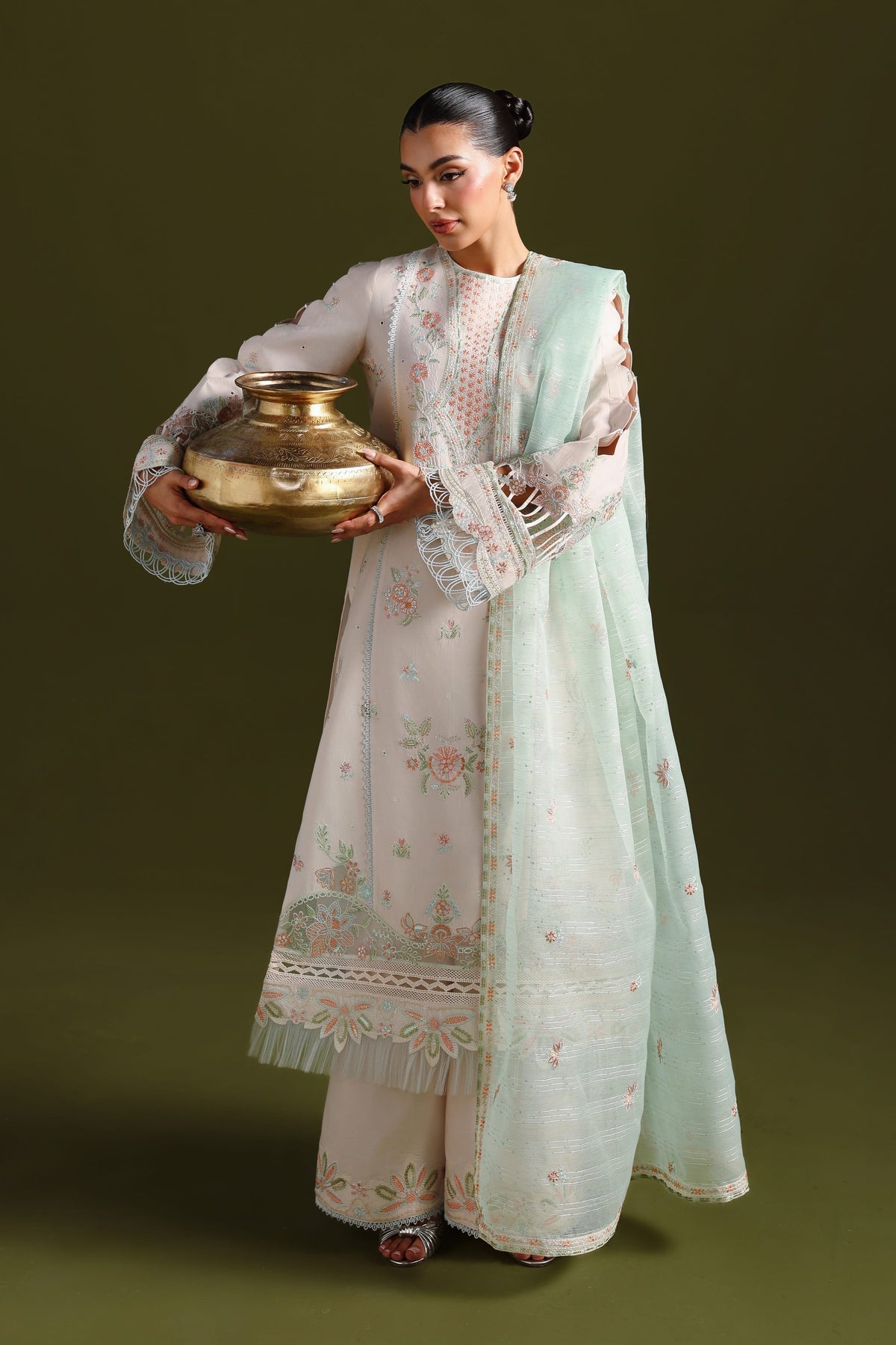 Akbar Aslam | Elan Luxury Lawn 26 | Naazi