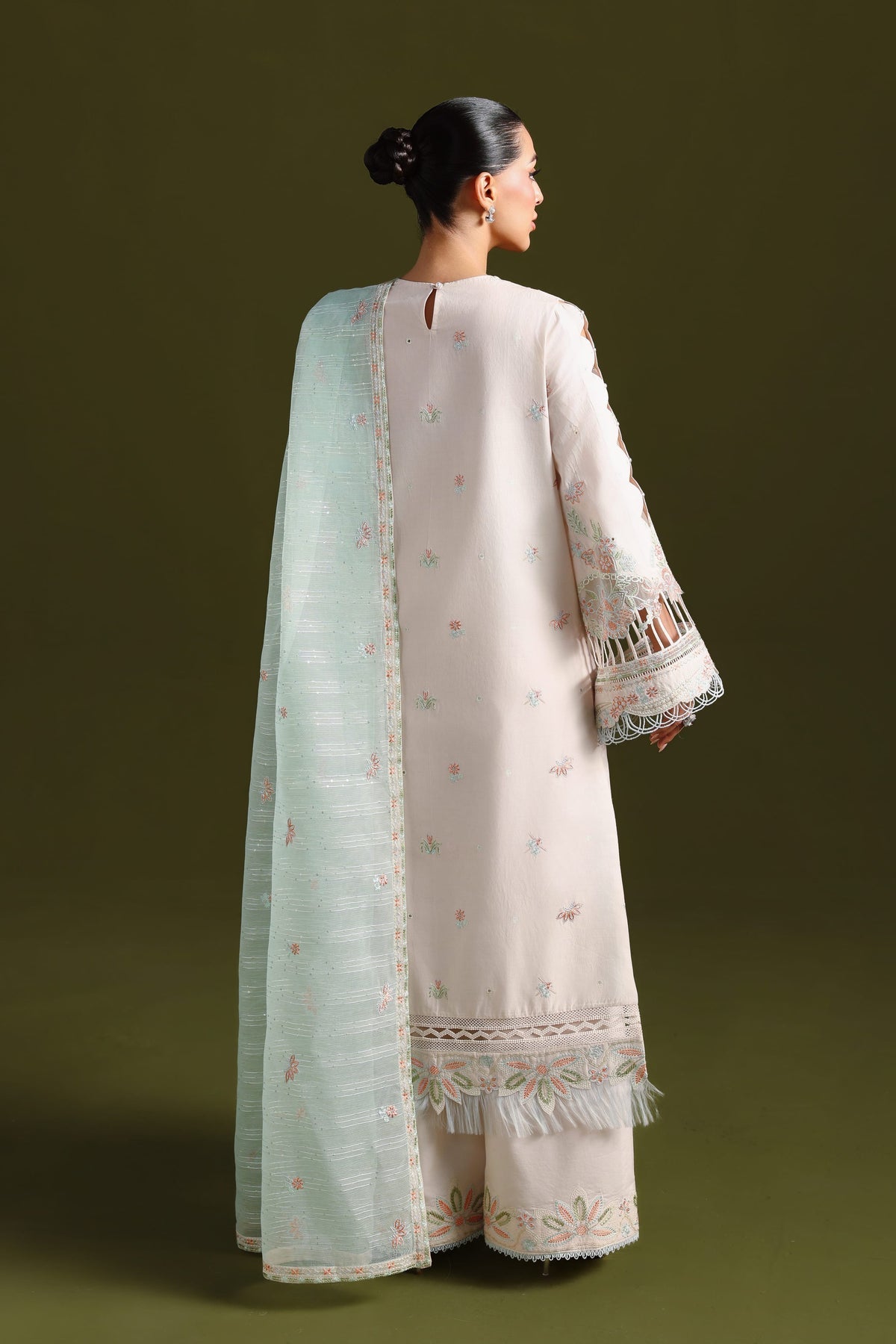 Akbar Aslam | Elan Luxury Lawn 26 | Naazi
