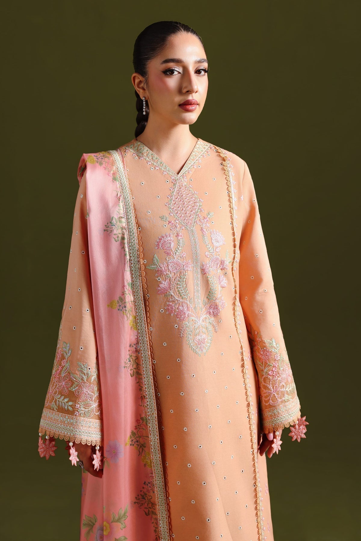 Akbar Aslam | Elan Luxury Lawn 26 | Aaralyn