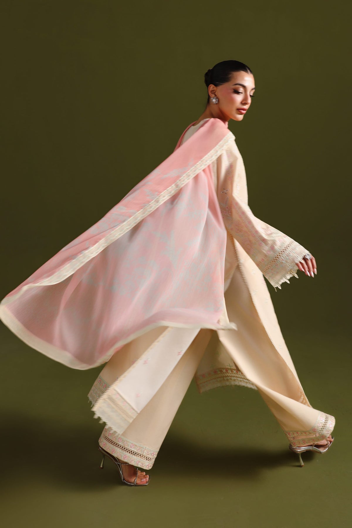 Akbar Aslam | Elan Luxury Lawn 26 | Esmira