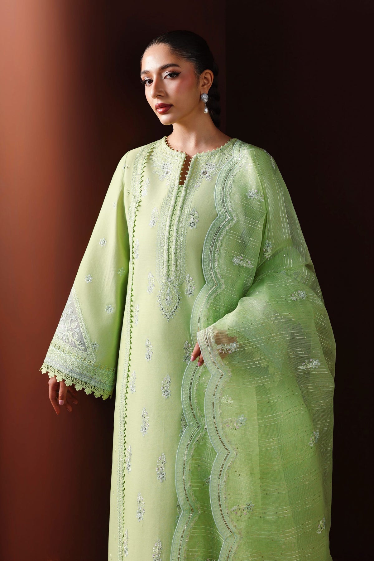 Akbar Aslam | Elan Luxury Lawn 26 | Nayeli