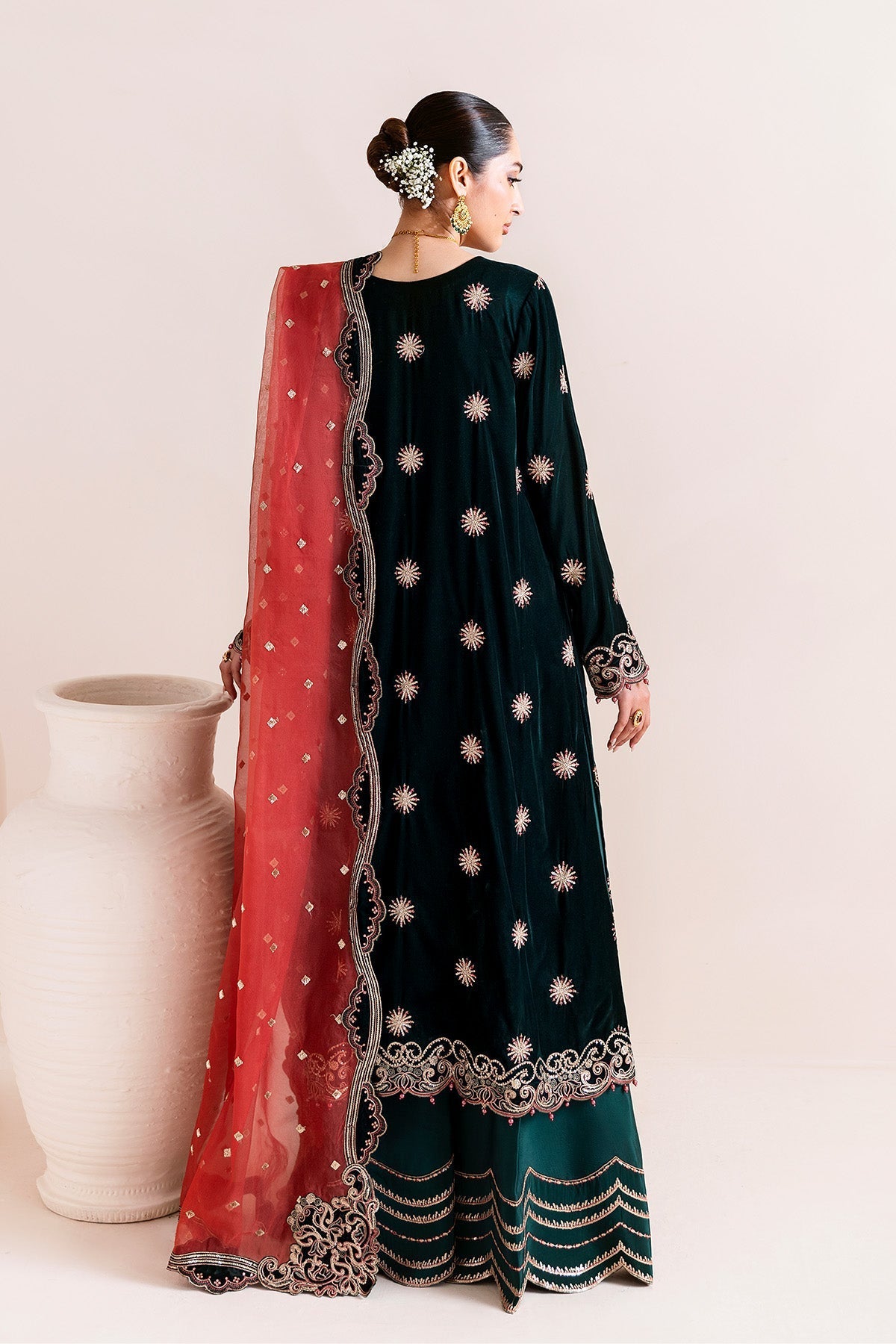 Alizeh | Makhmal Luxury Velvet Edit | Kiswa